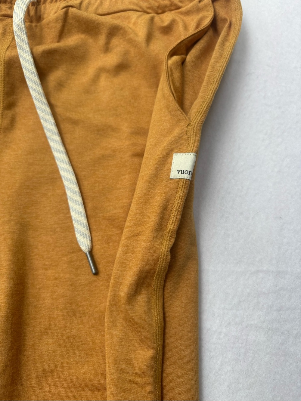Vuori HALO Performance Joggers Mustard Flax Heather Drawstring - Picture 4 of 11